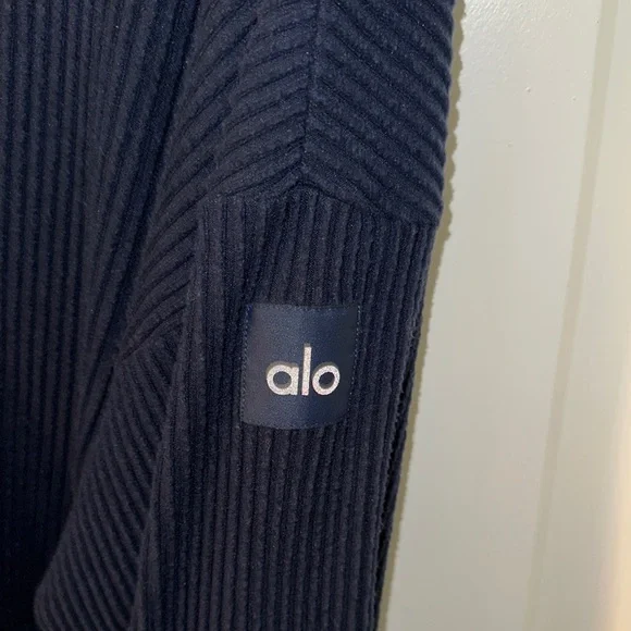 Alo Muse Cropped Ribbed Hoodie Sweatshirt Navy Blue - Picture 5 of 6